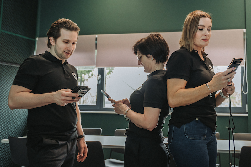 Identity verification mobile phone